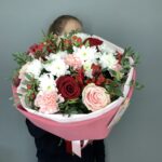 Сборный букет с розами "Ягодное парфе"