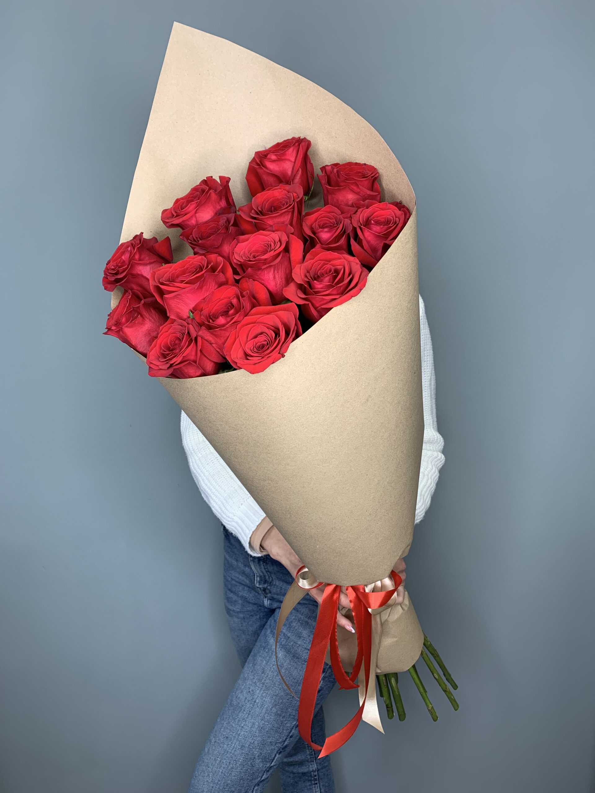Букет из красных роз в крафте №0041 - заказать с доставкой в Череповце
